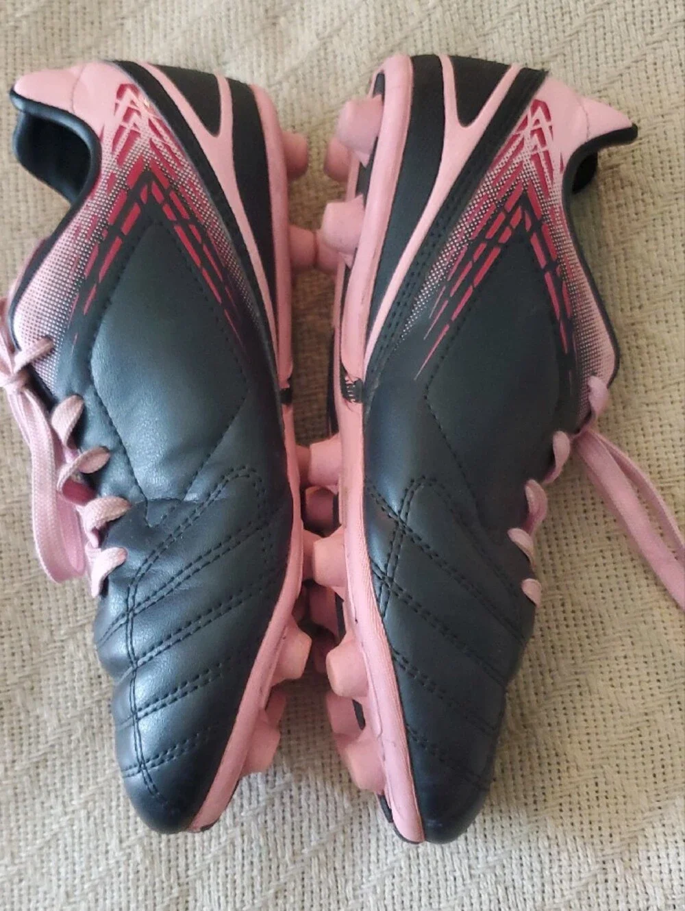 Brava Soccer Cleats Girl Size 3 Pink And Black
